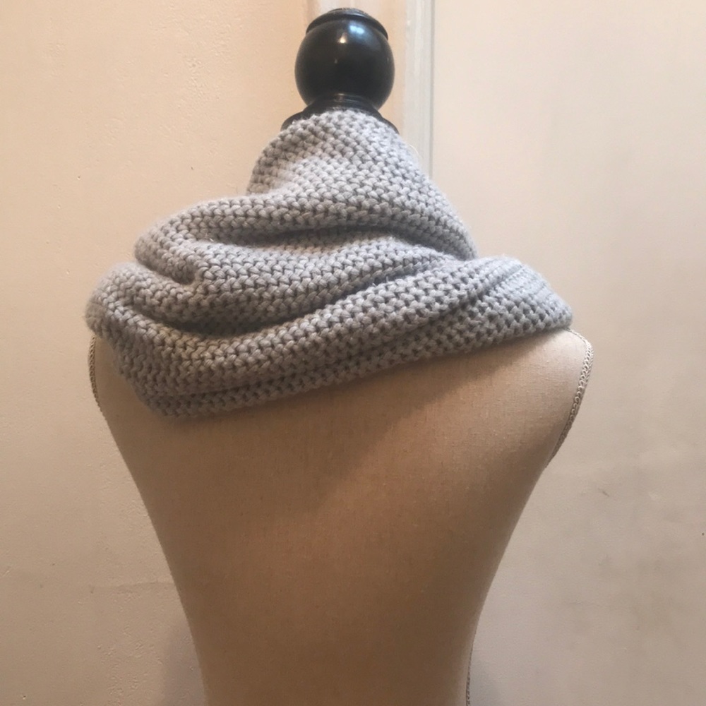 Knitted, Infinity scarf - Picture 3 of 5